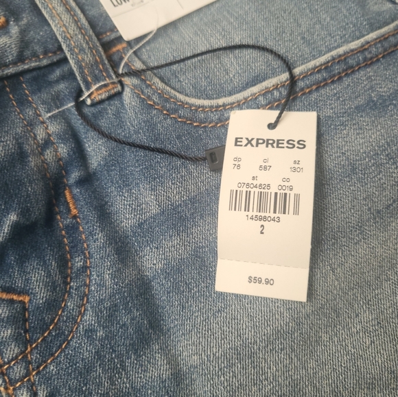 NWT Express Relaxed Low Rise Lace Trimmed Denim Shorts Sz 2 - Picture 9 of 12